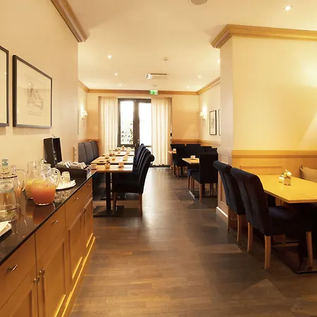 TOWNHOUSE Hotel-3