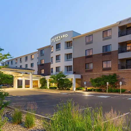 Courtyard By Marriott Madison West / Middleton-2