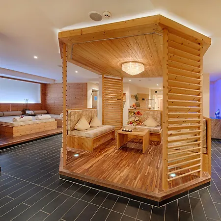Alpenpalace Luxury Hideaway & Spa Retreat-3