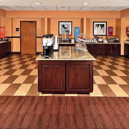 Hampton Inn & Suites Fredericksburg-2