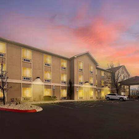 Comfort Inn & Suites Airport Convention Center-3
