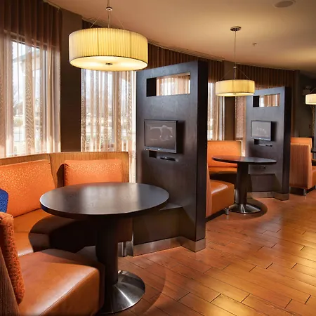 Courtyard By Marriott Fayetteville-3