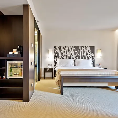 Ramada Plaza By Wyndham Bucharest Convention Center-3