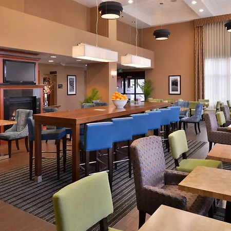 Hampton Inn & Suites Tacoma-2