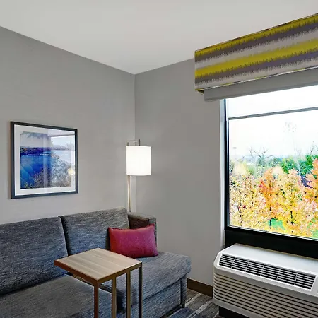 Hampton Inn Utica-2