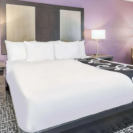La Quinta Inn & Suites By Wyndham Norfolk-2