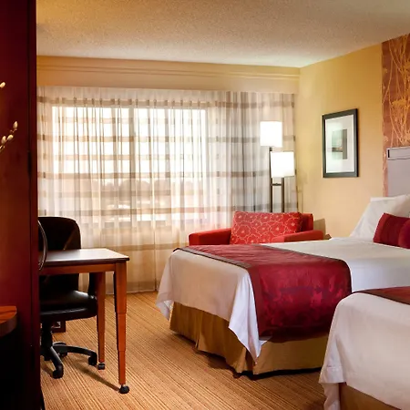 Courtyard By Marriott Denton-3