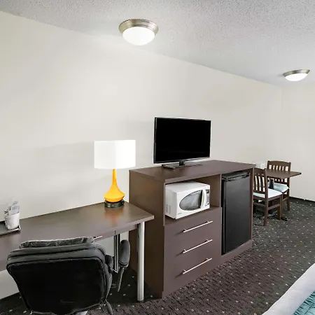 Howard Johnson By Wyndham Gananoque-2