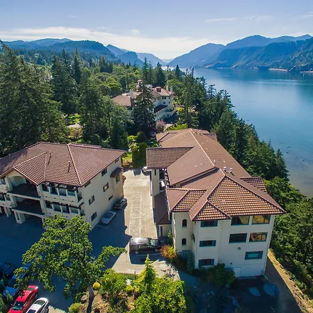 Columbia Cliff Villas-2