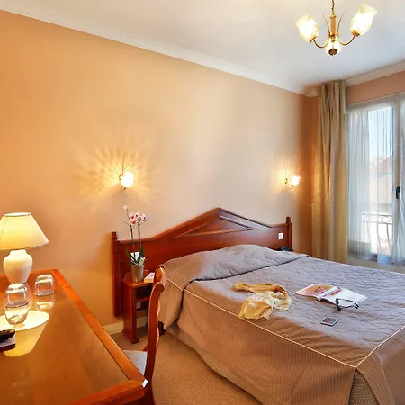 The Originals Boutique, Hostellerie des Trois Pigeons, Paray-le-Monial (Inter-Hotel)-2
