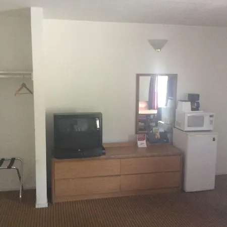 Rodeway Inn Beaumont-3