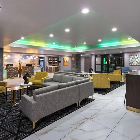 La Quinta By Wyndham Olathe-3