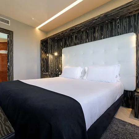 Hotel Maydrit Airport-3