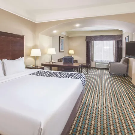 La Quinta By Wyndham Bay City-3