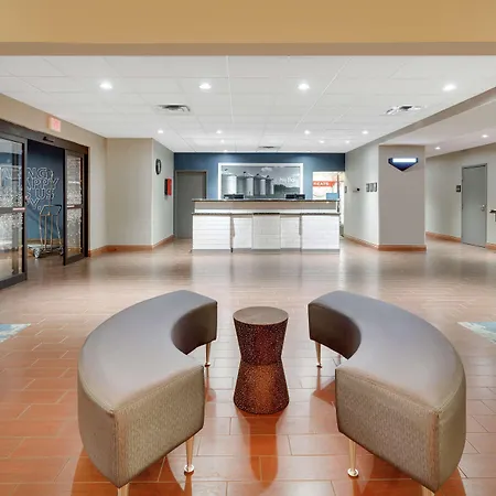 Hampton Inn & Suites Childress-2