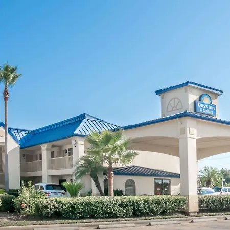 Days Inn & Suites By Wyndham Winnie-2