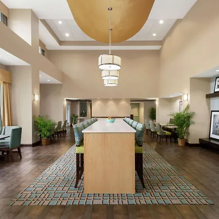 Hampton Inn & Suites Brunswick-3