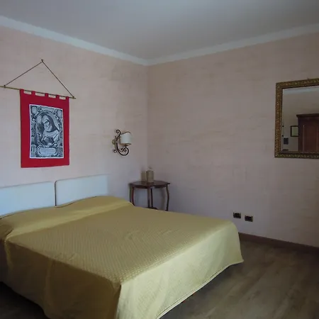 Sant'Agostino Guest Rooms-3