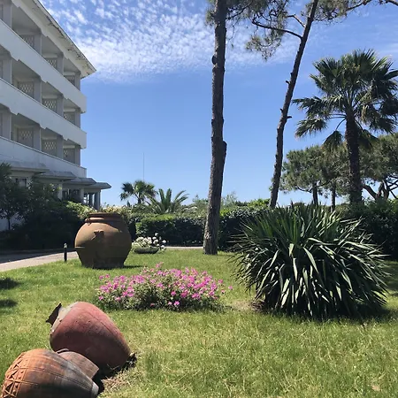 Domizia Palace Hotel-2