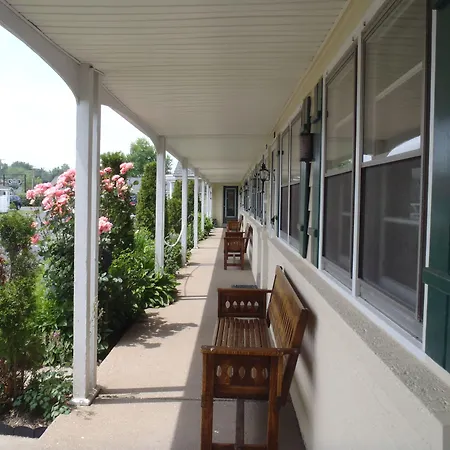 Glass House Inn Erie Near I-90 & I-79-2