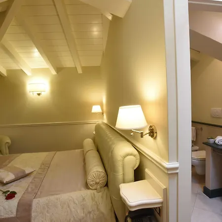 Suite Hotel Santa Chiara-3