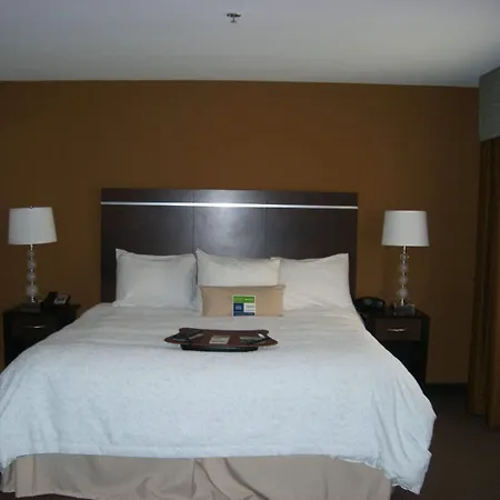 Hampton Inn And Suites Pueblo/North-2