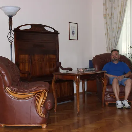 Casa Ferrari Bed & Breakfast-3