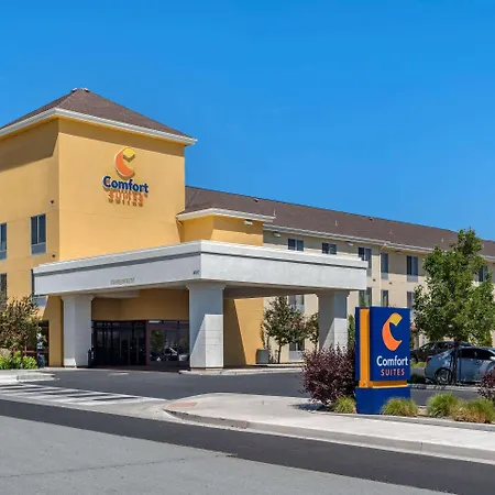 Comfort Suites Fernley-3