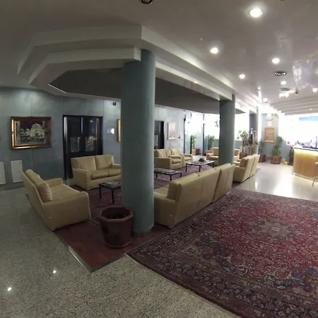 Benny Hotel-3