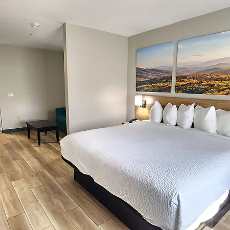 Days Inn & Suites By Wyndham Russellville-2