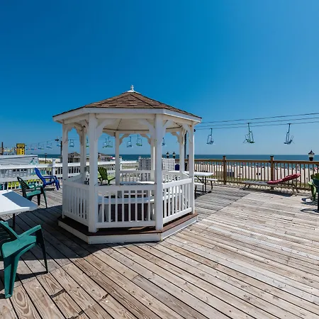 Boardwalk Hotel Charlee & Apartments Beach Hotel Oceanfront-3