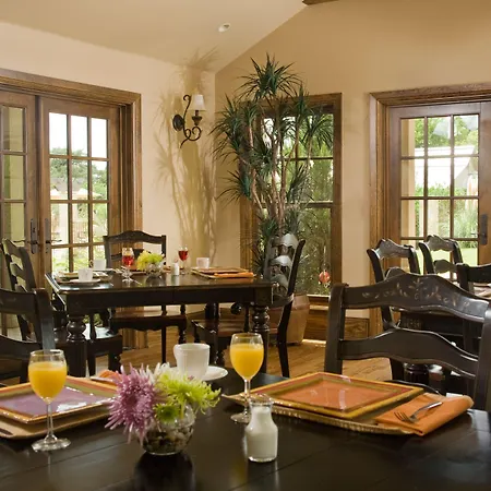 Inn On Lake Granbury A Boutique Hotel-3