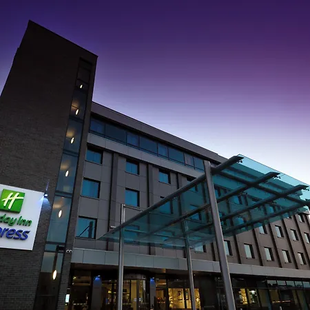 Holiday Inn Express London Heathrow T5 By Ihg-2