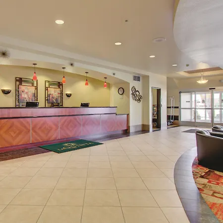 La Quinta By Wyndham Denver Gateway Park-3