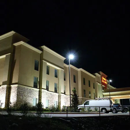 Hampton Inn & Suites Center-3