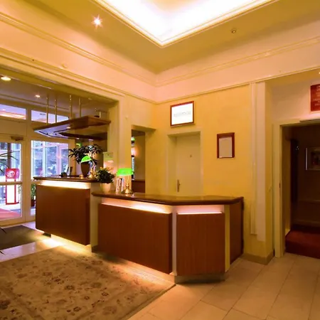Traveller Hotel-2