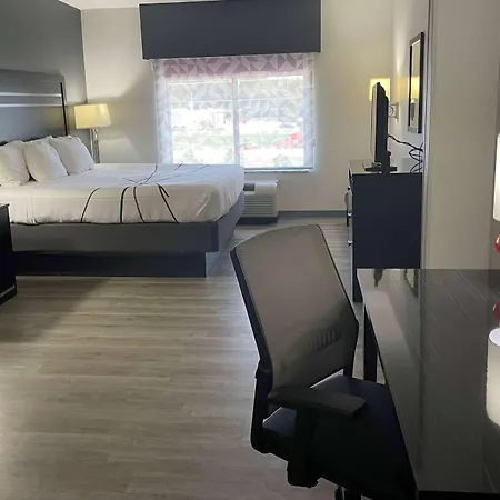 La Quinta Inn & Suites By Wyndham Tulsa Midtown-3