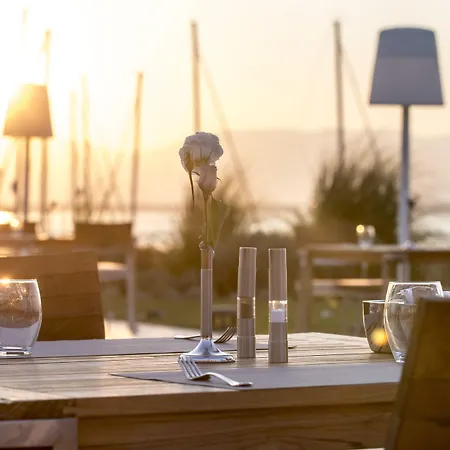 Yacht Club-2