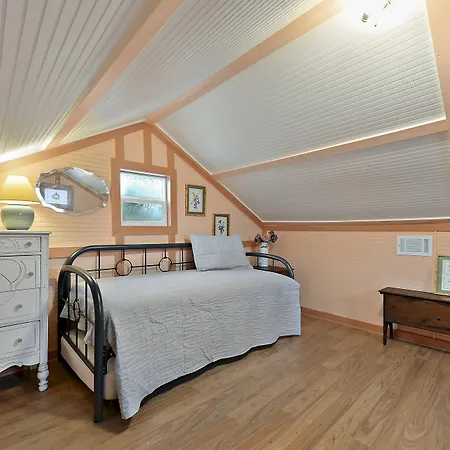 Carroll House Cottages-2