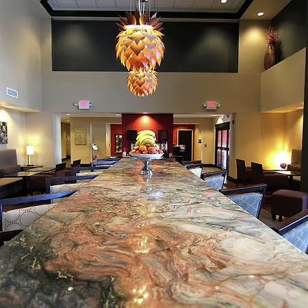 Hampton Inn & Suites Grand Forks-3