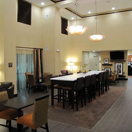Hampton Inn & Suites Jamestown-2
