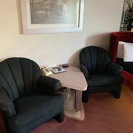 Designer Inn And Suites-2