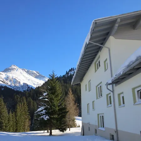 Haus Churlis-2
