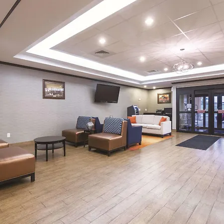 La Quinta Inn & Suites Casino And Bar By Wyndham Glendive-2