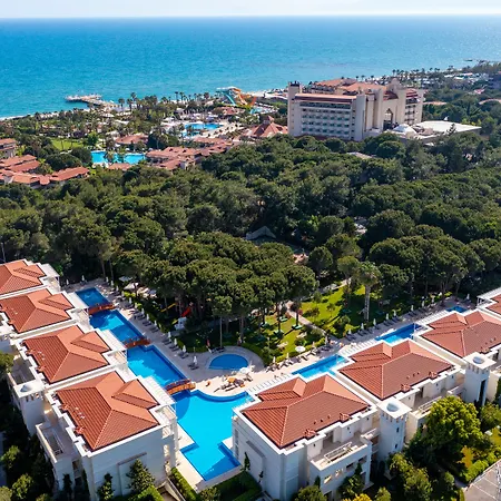 Bellis Deluxe Hotel & Heated For Winter Aqua Park-2