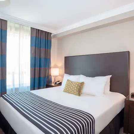Sandman Hotel Oakville-2