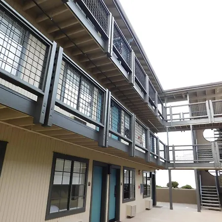Wave Street Inn-2