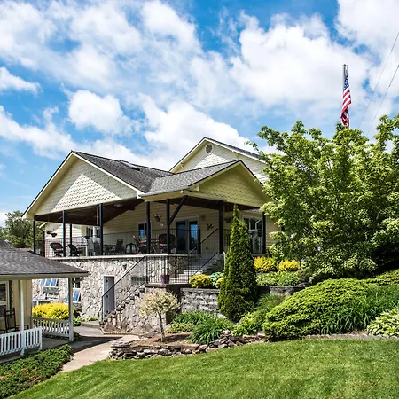 Boxwood Lodge Blowing Rock Near Boone-University-2