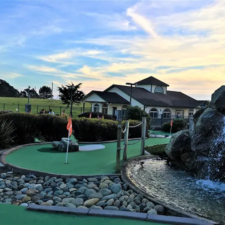 Emerald Dolphin Inn & Mini Golf-3