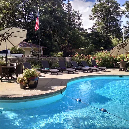 The Saugatuck Retro Resort-2